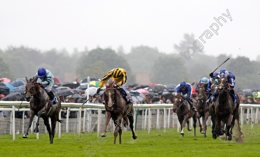 Sonnyboyliston-0001 
 SONNYBOYLISTON (centre, Ben Coen) beats QUICKTHORN (left) in The Sky Bet Ebor
York 21 Aug 2021 - Pic Steven Cargill / Racingfotos.com