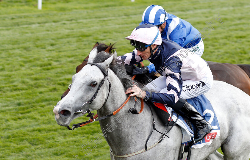 Lord-Glitters-0005 
 LORD GLITTERS (Daniel Tudhope) wins The Sky Bet & Symphony Group Strensall Stakes
York 25 Aug 2018 - Pic Steven Cargill / Racingfotos.com