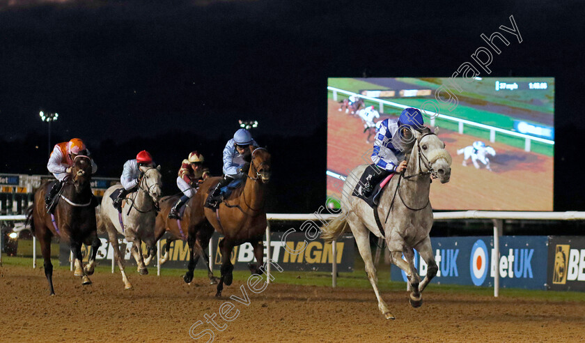 Perfect-Life-0005 
 PERFECT LIFE (Rossa Ryan) wins The Betmgm Maiden Stakes
Wolverhampton 20 Dec 2024 - Pic Steven Cargill / Racingfotos.com