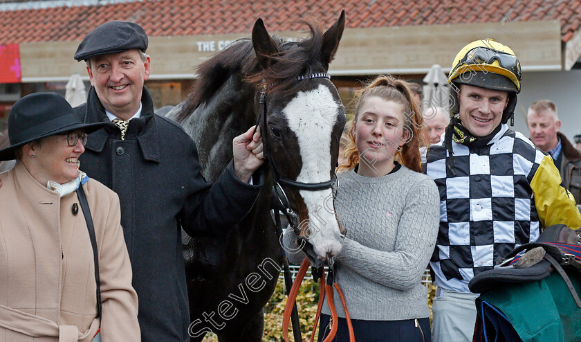 The-Glancing-Queen-0006 
 THE GLANCING QUEEN (Tom Cannon) after The Actioncoach Invest In The Best Lady Godiva Mares Novices Chase
Warwick 9 Dec 2021 - Pic Steven Cargill / Racingfotos.com