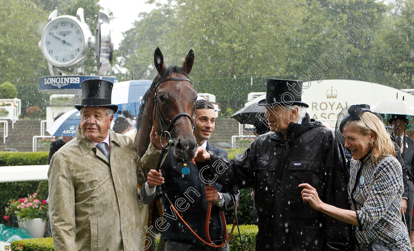 Crystal-Ocean-0018 
 CRYSTAL OCEAN with Sir Michael Stoute after The Prince Of Wales's Stakes
Royal Ascot 19 Jun 2019 - Pic Steven Cargill / Racingfotos.com