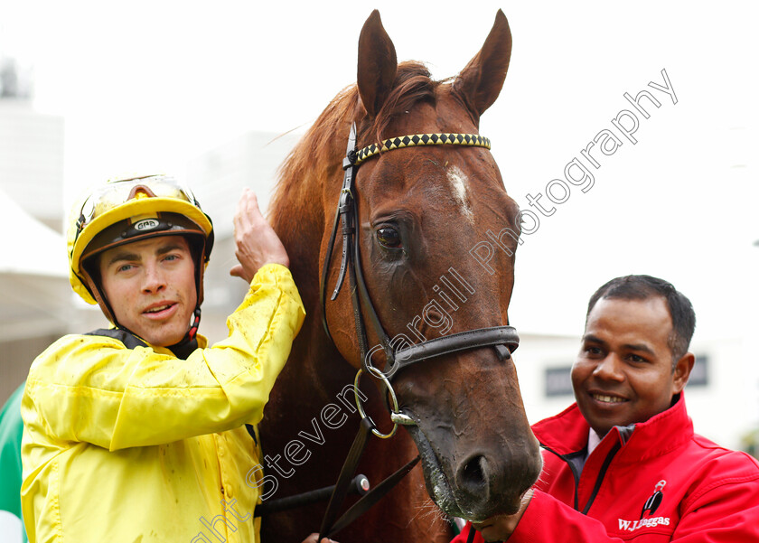 Addeybb-0008 
 ADDEYBB (James Doyle) after The bet365 Mile Sandown 27 Apr 2018 - Pic Steven Cargill / Racingfotos.com