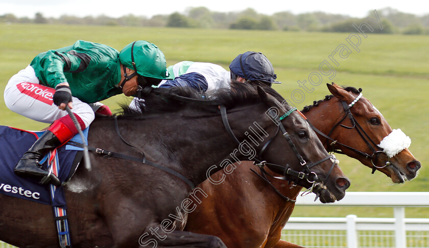 Le-Don-De-Vie-0006 
 LE DON DE VIE (right, Oisin Murphy) beats CASANOVA (left) in The Investec Wealth Novice Stakes
Epsom 24 Apr 2019 - Pic Steven Cargill / Racingfotos.com