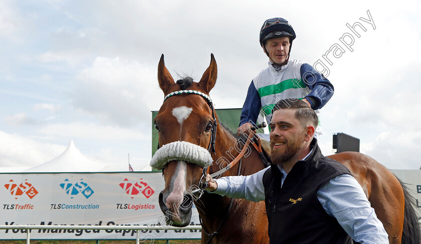 Coltrane-0007 
 COLTRANE (David Probert) winner of The Coral Doncaster Cup
Doncaster 11 Sep 2022 - Pic Steven Cargill / Racingfotos.com