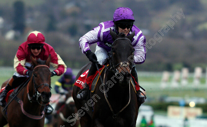 Arthurs-Gift-0004 
 ARTHUR'S GIFT (Tom Humphries) wins The Citipost Handicap Hurdle Cheltenham 15 Dec 2017 - Pic Steven Cargill / Racingfotos.com