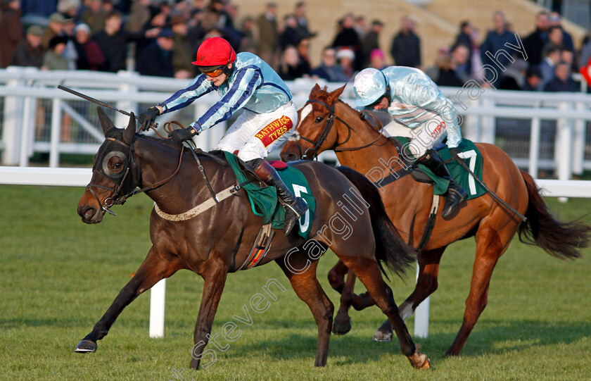 Smaoineamh-Alainn-0003 
 SMAOINEAMH ALAINN (James Best) wins The Catesby Handicap Hurdle Cheltenham 15 Dec 2017 - Pic Steven Cargill / Racingfotos.com