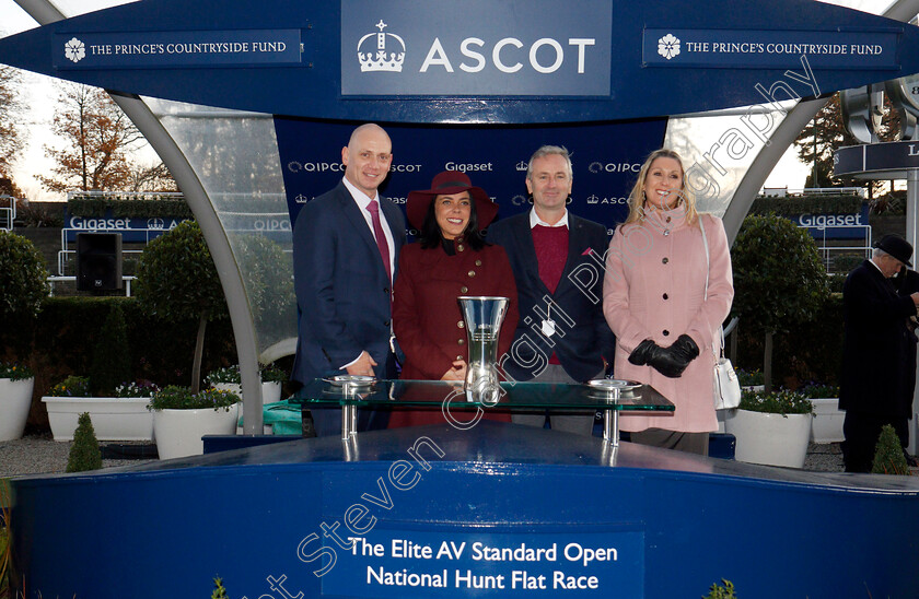 Nestor-Park-0008 
 Presentation for The Elite AV Standard Open National Hunt Flat Race Ascot 25 Nov 2017 - Pic Steven Cargill / Racingfotos.com