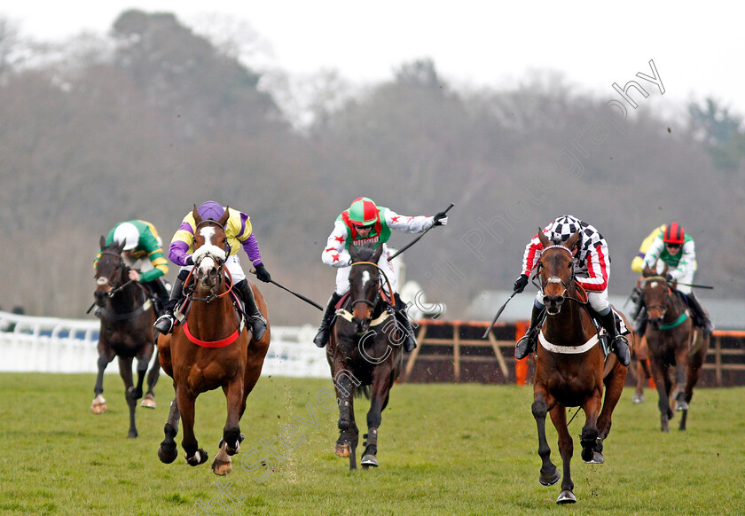 Colonial-Dreams-0002 
 COLONIAL DREAMS (right, Nico de Boinville) beats STORM CONTROL (left) in The ROA Racing Post Owners Jackpot Maiden Hurdle 25 Mar 2018 - Pic Steven Cargill / Racingfotos.com