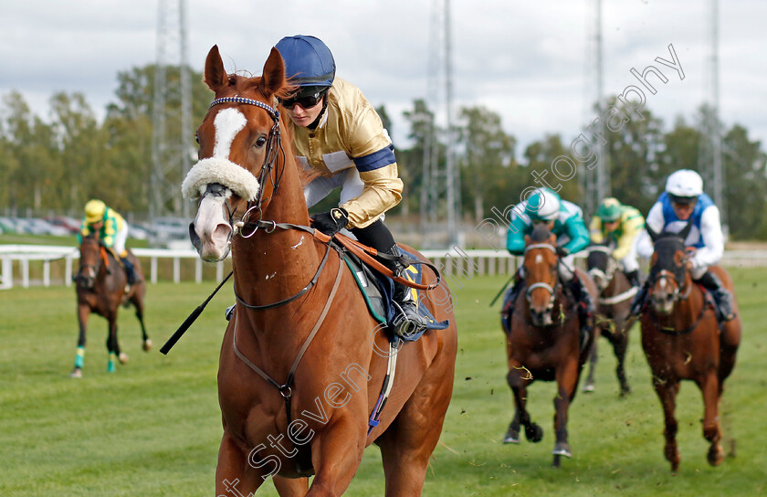 Manitou-0001 
 MANITOU (Hollie Doyle) wins The Appel Au Maitre Svealandlopning
Bro Park, Sweden 18 Sep 2022 - Pic Steven Cargill / Racingfotos.com