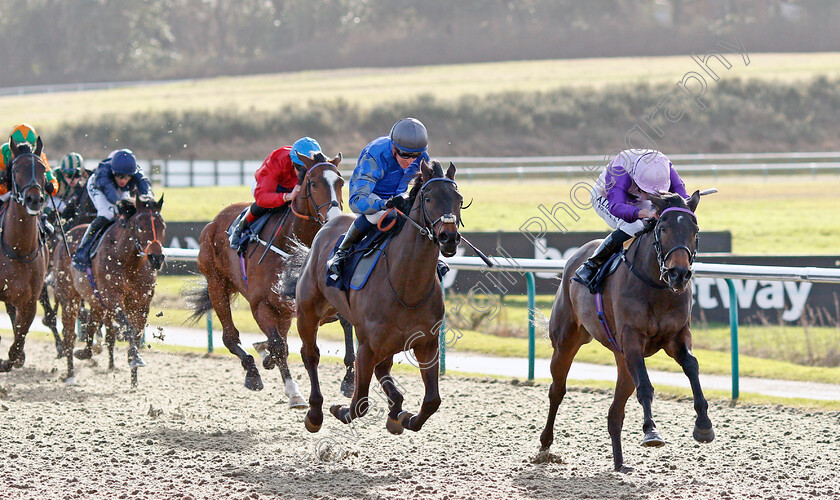 Obsidian-Knight-0003 
 OBSIDIAN KNIGHT (centre, Jim Crowley) beats NEEDLE LACE (right) in The Betway Novice Stakes
Lingfield 5 Feb 2022 - Pic Steven Cargill / Racingfotos.com