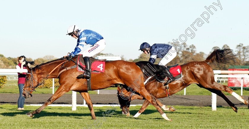 Copain-De-Classe-0004 
 COPAIN DE CLASSE (Harry Cobden) beats CASABLANCA MIX (right) in The Move Over To Matchbook Handicap Chase
Kempton 21 Oct 2018 - Pic Steven Cargill / Racingfotos.com