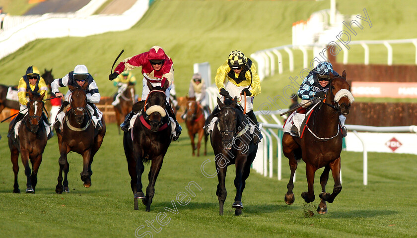 Thomas-Darby-0002 
 THOMAS DARBY (right, Richard Johnson) beats ELIXIR DE NUTZ (2nd right) and BANG ON FRANKIE (centre) in The Foundation Developments Ltd Maiden Hurdle
Cheltenham 26 Oct 2018 - Pic Steven Cargill / Racingfotos.com