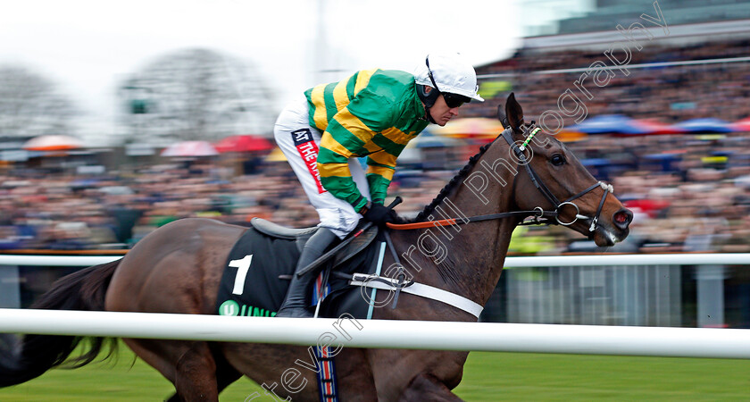 Buveur-D Air-0001 
 BUVEUR D'AIR (Barry Geraghty) wins The Unibet Christmas Hurdle Kempton 26 Dec 2017 - Pic Steven Cargill / Racingfotos.com