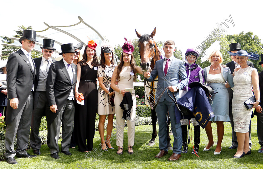 Kew-Gardens-0010 
 KEW GARDENS (Ryan Moore) with Aidan O'Brien and the lads after The Queen's Vase
Royal Ascot 20 Jun 2018 - Pic Steven Cargill / Racingfotos.com