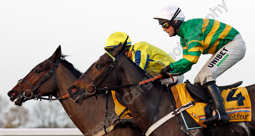 Jonbon-0007 
 JONBON (right, Nico de Boinville) beats HADDEX DES OBEAUX (left) in The Betfair Tingle Creek Chase
Sandown 9 Dec 2023 - Pic Steven Cargill / Racingfotos.com