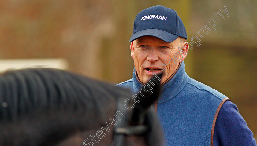 John-Gosden-0017 
 John Gosden watches his string return from the gallops in Newmarket 23 Mar 2018 - Pic Steven Cargill / Racingfotos.com