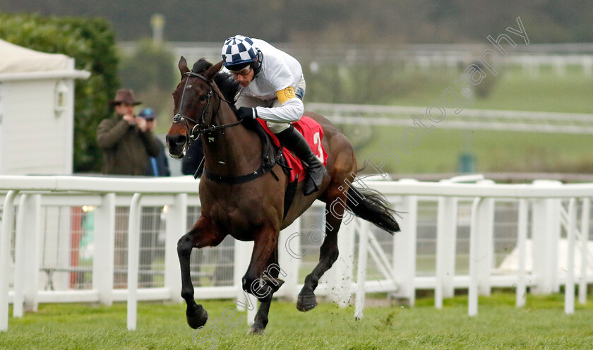 Knickerbockerglory-0003 
 KNICKERBOCKERGLORY (Harry Skelton) wins The Betfair Handicap Hurdle
Sandown 7 Dec 2024 - Pic Steven Cargill / Racingfotos.com