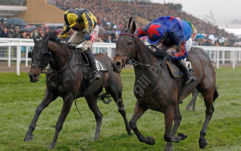 Splash-Of-Ginge-0008 
 SPLASH OF GINGE (right, Tom Bellamy) beats STARCHITECT (left) in The BetVictor Gold Cup Cheltenham 18 Nov 2017 - Pic Steven Cargill / Racingfotos.com