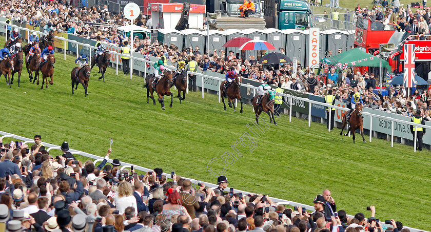 Desert-Crown-0006 
 DESERT CROWN (Richard Kingscote) wins The Cazoo Derby
Epsom 4 Jun 2022 - Pic Steven Cargill / Racingfotos.com