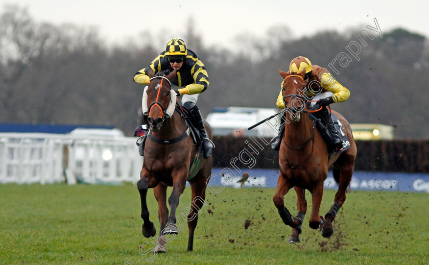 Golan-Fortune-0002 
 GOLAN FORTUNE (left, Daniel Sansom) beats THE MIGHTY DON (right) in The Mitie Conditional Jockeys Handicap Hurdle Ascot 22 Dec 2017 - Pic Steven Cargill / Racingfotos.com