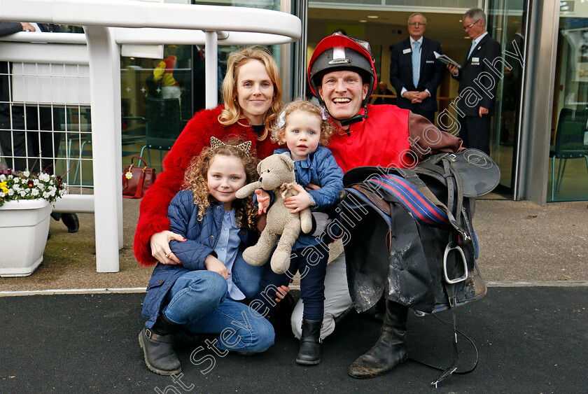 David-Maxwell-and-family-0001 
 DAVID MAXWELL and family after winning The Colts & Fillies Club Open Hunters Chase on MARINERO Ascot 25 Mar 2018 - Pic Steven Cargill / Racingfotos.com