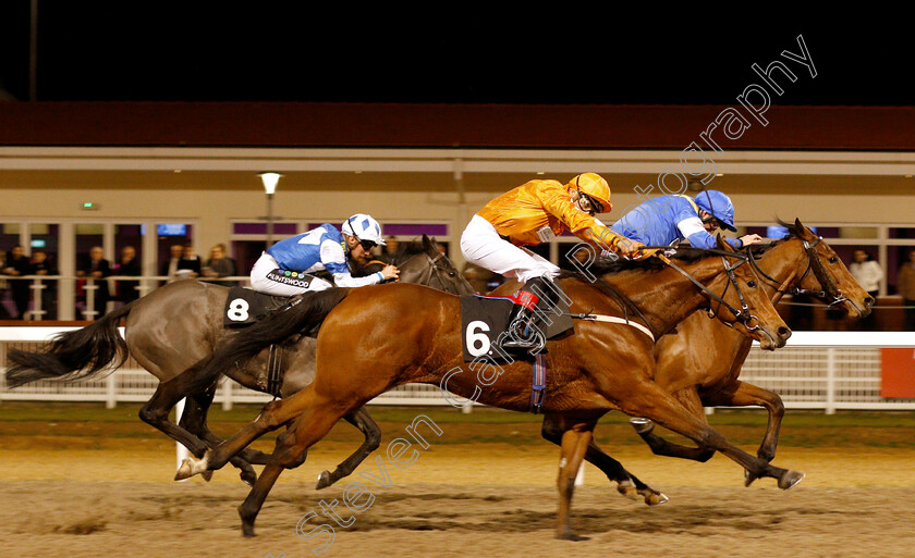 The-Night-King-0001 
 THE NIGHT KING (right, Franny Norton) beats YAA MOUS (centre) in The Book Tickets Online At chelmsfordcityracecourse.com Handicap
Chelmsford 29 Nov 2018 - Pic Steven Cargill / Racingfotos.com