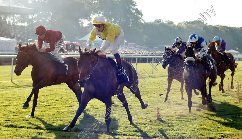 Red-Bravo-0007 
 RED BRAVO (centre, Gerald Mosse) beats KICK ON (left) in The Fly London Southend Airport To Lyon Maiden Stakes
Newmarket 10 Aug 2018 - Pic Steven Cargill / Racingfotos.com