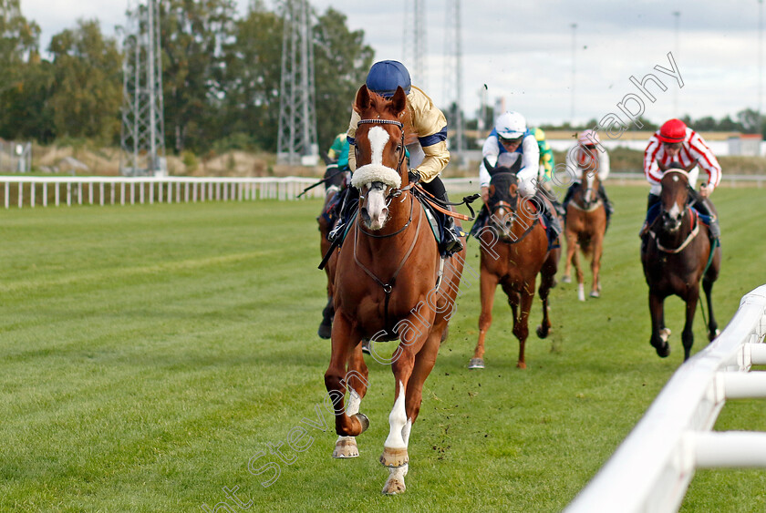 Manitou-0005 
 MANITOU (Hollie Doyle) wins The Appel Au Maitre Svealandlopning
Bro Park, Sweden 18 Sep 2022 - Pic Steven Cargill / Racingfotos.com