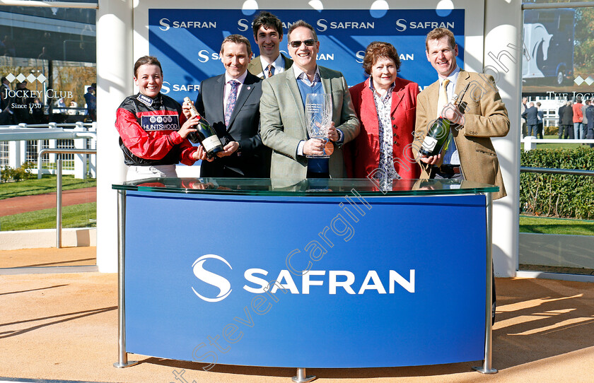 Monbeg-Theatre-0011 
 Presentation for The Safran Landing Systems Handicap Hurdle Cheltenham 18 Apr 2018 - Pic Steven Cargill / Racingfotos.com