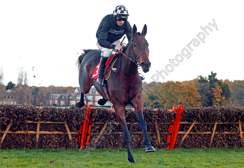 Irish-Prophecy-0002 
 IRISH PROPHECY (Leighton Aspell) wins The Download The App At 188bet Maiden Hurdle Sandown 12 Nov 2017 - Pic Steven Cargill / Racingfotos.com