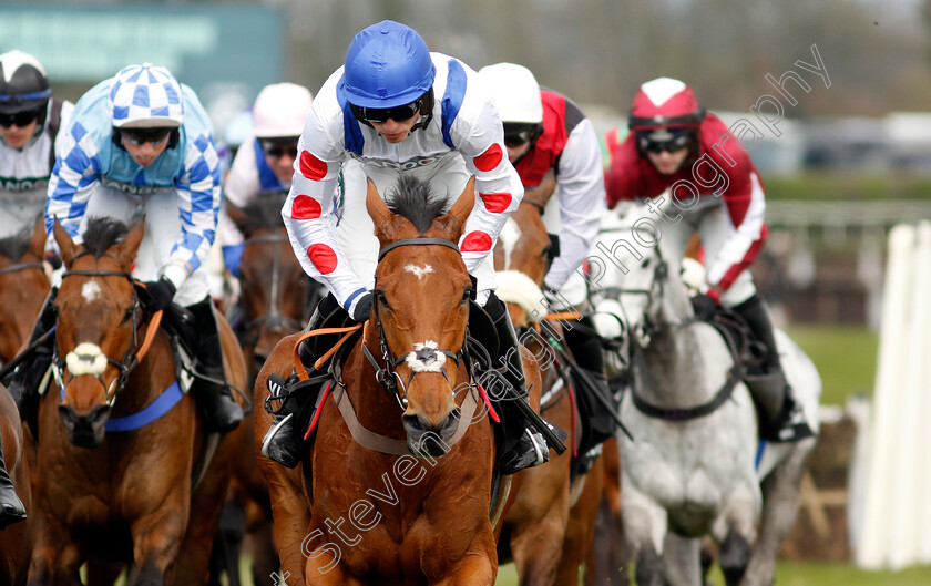 Outlaw-Peter-0003 
 OUTLAW PETER (Harry Cobden) 
Aintree 15 Apr 2023 - Pic Steven Cargill / Racingfotos.com