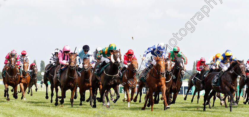 Ginger-Nut-0001 
 GINGER NUT (centre, blue, Harry Bentley) beats MOOJIM (green, centre) and KINKS (right) in The Weatherbys Super Sprint Stakes
Newbury 21 Jul 2018 - Pic Steven Cargill / Racingfotos.com