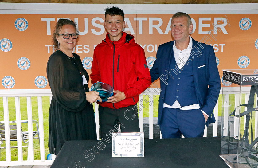 Stressfree-0009 
 Presentation for The Trustatrader Approved And Reviewed Trades People Handicap
Nottingham 11 Oct 2023 - Pic Steven Cargill / Racingfotos.com