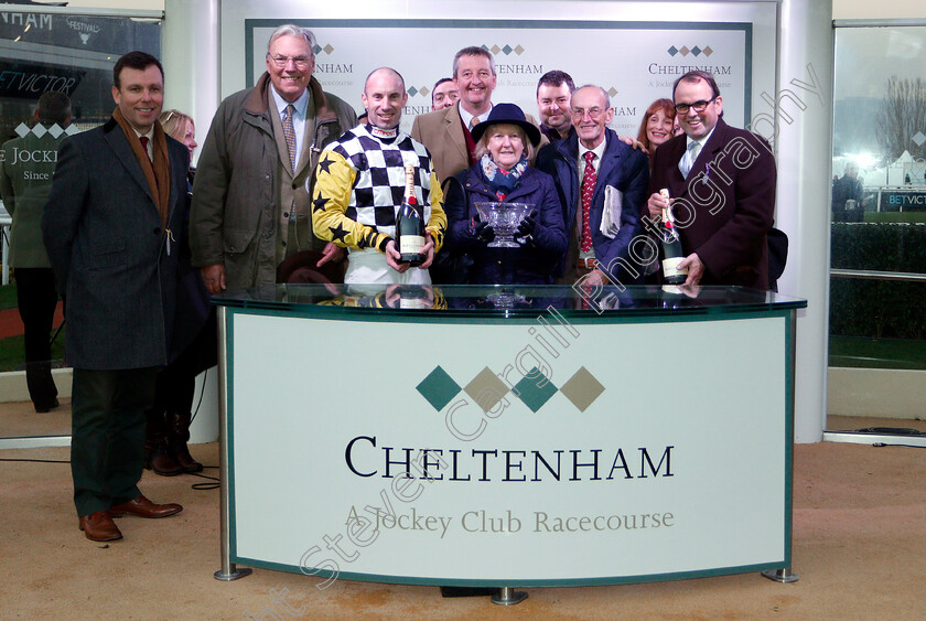 The-Glancing-Queen-0008 
 Presentation to owners Dingwall, Farrell, Hornsey & Murray, trainer Alan King and jockey Wayne Hutchinson for The Karndean Mares Standard Open National Hunt Flat Race won by THE GLANCING QUEEN
Cheltenham 17 Nov 2018 - Pic Steven Cargill / Racingfotos.com