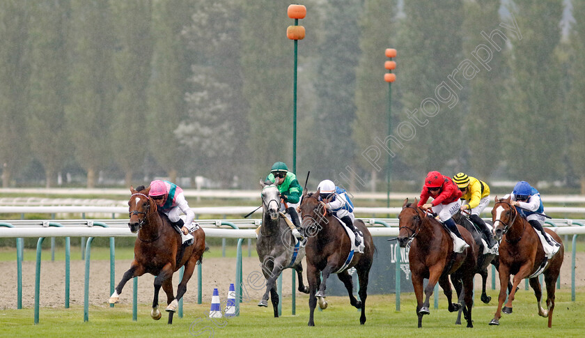 Klondike-0006 
 KLONDIKE (Christophe Soumillon) beats SACRED SPIRIT (centre) in The Prix de Reux
Deauville 3 Aug 2024 - Pic Steven Cargill / Racingfotos.com