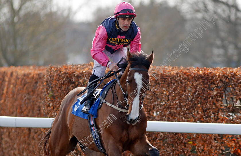 Lawn-Ranger-0002 
 LAWN RANGER (Kieren Fox) Kempton 7 Apr 2018 - Pic Steven Cargill / Racingfotos.com