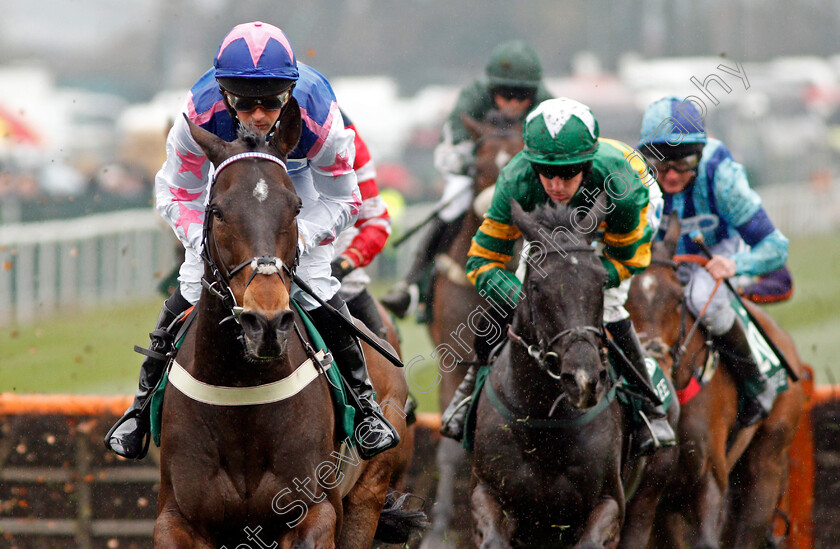 Cyrus-Moriviere-0001 
 CYRUS MORIVIERE (Nico de Boinville) Aintree 13 Apr 2018 - Pic Steven Cargill / Racingfotos.com