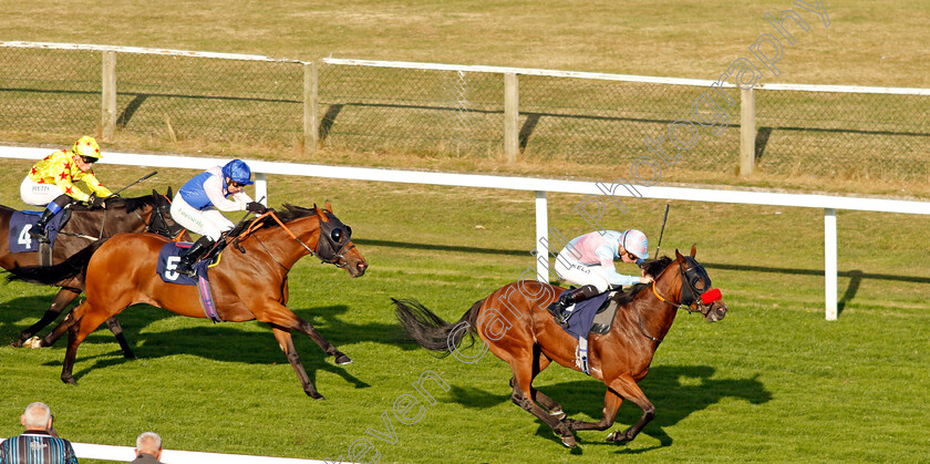 Grace-Angel-0005 
 GRACE ANGEL (Jason Watson) beats ANGLE LAND (left) in The Retro Industrial Cleaning Services Handicap
Yarmouth 17 Sep 2024 - Pic Steven Cargill / Racingfotos.com