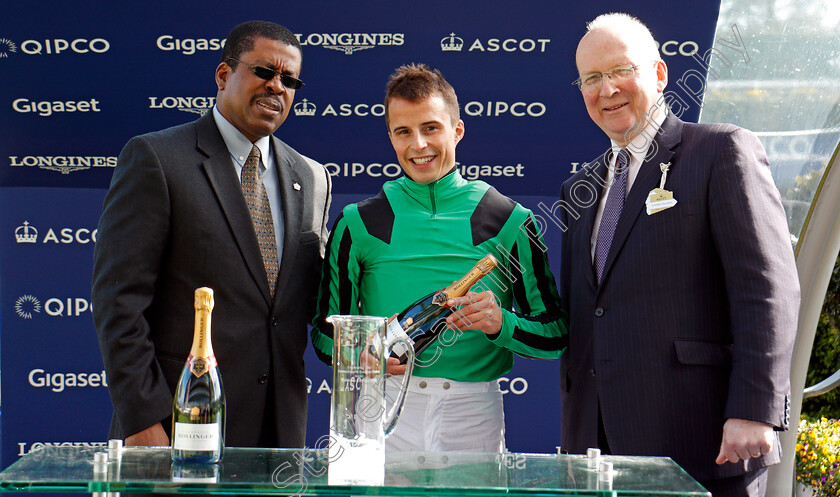 Century-Dream-0010 
 Presentation for The Celebrating The Commonwealth Paradise Stakes won by CENTURY DREAM Ascot 2 May 2018 - Pic Steven Cargill / Racingfotos.com