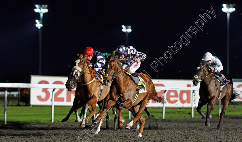 Roman-Spinner-0001 
 ROMAN SPINNER (centre, Luke Morris) beats CRYSTAL CASQUE (left) in The Close Brothers Business Finance Nursery Kempton 22 Nov 2017 - Pic Steven Cargill / Racingfotos.com