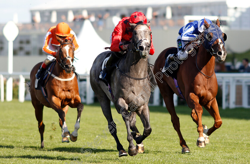 Silver-Quartz-0004 
 SILVER QUARTZ (centre, James Doyle) beats ZWAYYAN (right) in The Weatherbys Handicap
Ascot 7 Sep 2018 - Pic Steven Cargill / Racingfotos.com