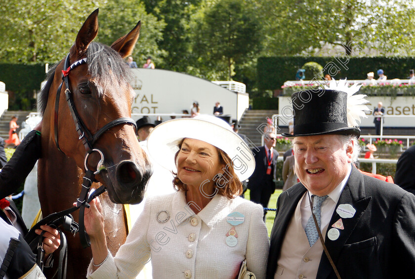 Star-Catcher-0013 
 STAR CATCHER with owners Mr and Mrs Anthony Oppenheimer after The Ribblesdale Stakes
Royal Ascot 20 Jun 2019 - Pic Steven Cargill / Racingfotos.com