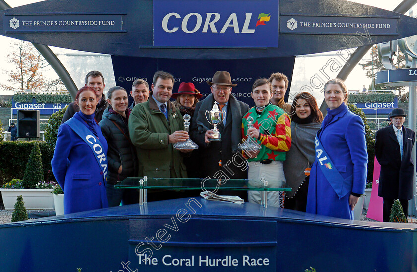 Lil-Rockerfeller-0014 
 Presentation for The Coral Hurdle Ascot 25 Nov 2017 - Pic Steven Cargill / Racingfotos.com