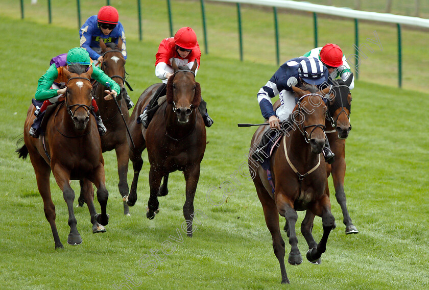 Isaan-Queen-0005 
 ISAAN QUEEN (Oisin Murphy) beats WATCHMYEVERYMOVE (left) in The Bombardier Beer Nursery
Yarmouth 20 Sep 2018 - Pic Steven Cargill / Racingfotos.com