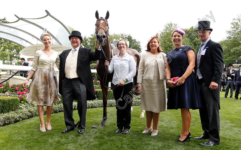 Lagostovegas-0010 
 LAGOSTOVEGAS with trainer Willie Mullins (right) and owners after The Ascot Stakes
Royal Ascot 19 Jun 2018 - Pic Steven Cargill / Racingfotos.com