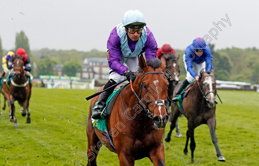 Merlin-Magic-0004 
 MERLIN MAGIC (Silvestre de Sousa) wins The bet365 Esher Cup Sandown 27 Apr 2018 - Pic Steven Cargill / Racingfotos.com