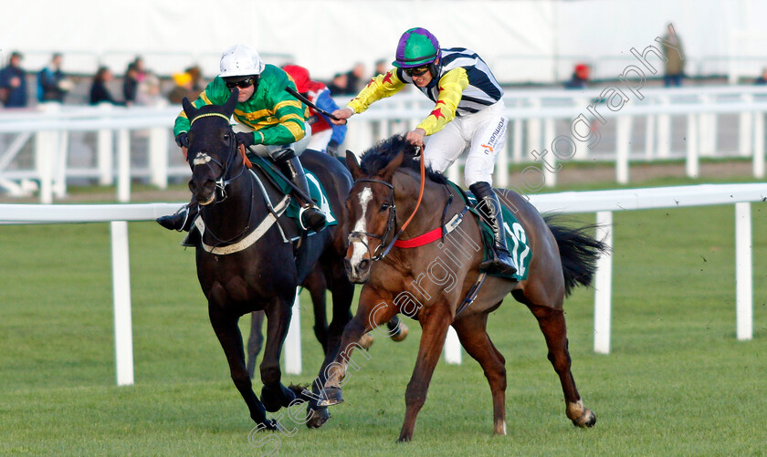 Lively-Citizen-0008 
 LIVELY CITIZEN (Archie Bellamy) wins The Catesby Handicap Hurdle
Cheltenham 10 Dec 2021 - Pic Steven Cargill / Racingfotos.com