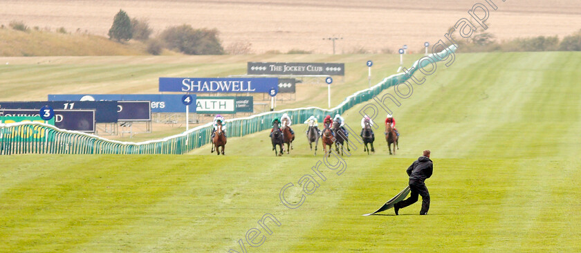 Newmarket-hoarding-0001 
 A racecourse groundsman retrieves an advertising hoarding from the track after it had blown into the path of the field for the Princess Royal Muhaarar Stakes
Newmarket 27 Sep 2019 - Pic Steven Cargill / Racingfotos.com