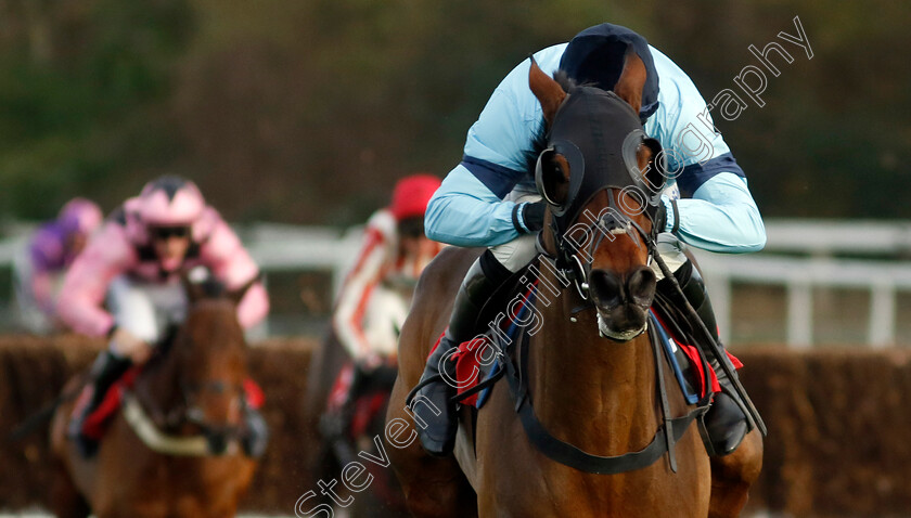 Mount-Tempest-0006 
 MOUNT TEMPEST (Harry Skelton) wins The Best Odds On The Betfair Exchange Handicap Chase
Sandown 8 Dec 2023 - pic Steven Cargill / Racingfotos.com