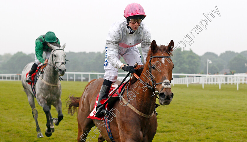 What-A-Welcome-0004 
 WHAT A WELCOME (Joey Haynes) wins The Matchbook Betting Exchange Handicap Sandown 24 May 2018 - Pic Steven Cargill / Racingfotos.com